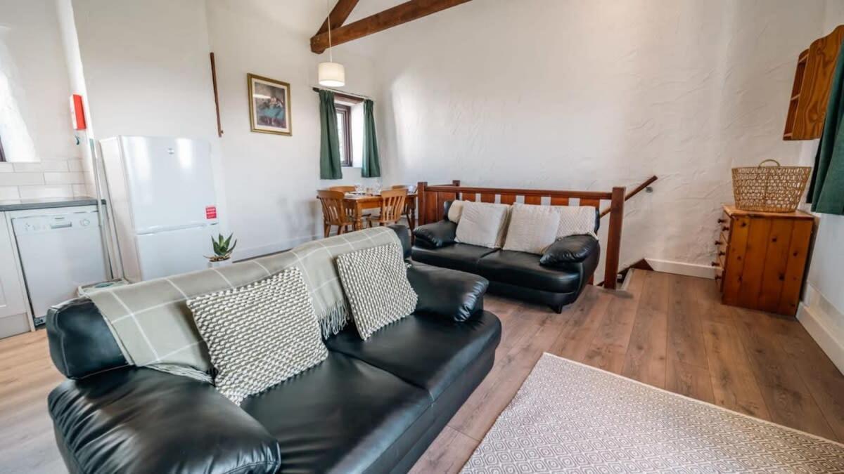 Lovely 2 Bedroom Coastal Cottage Near Bude Dış mekan fotoğraf